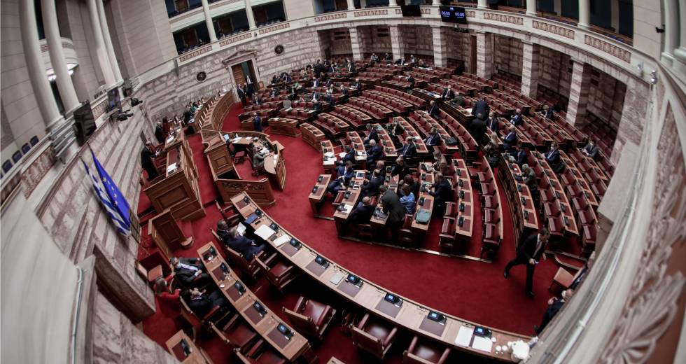 Πρόταση μομφής: Σφυροκόπημα στην κυβέρνηση