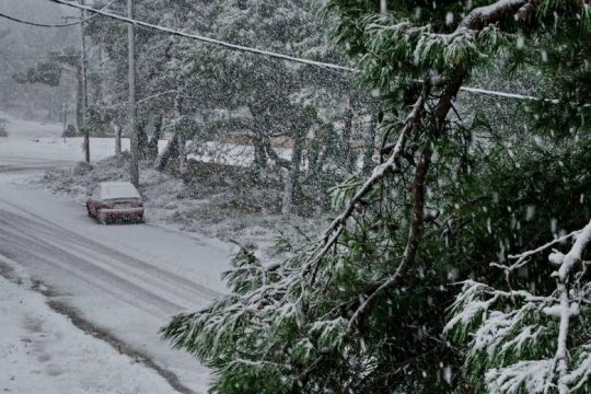 Στο έλεος της κακοκαιρίας το δίκτυο ηλεκτροδότησης