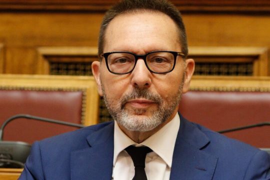 Ασκήσεις… πανικού επί του προϋπολογισμού με δίδυμα ελλείμματα