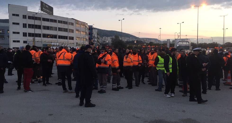 Μαζικά οι απεργοί της Cosco απέναντι σε ισχυρές δυνάμεις ΜΑΤ και Λιμενικού