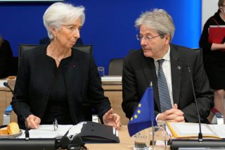 Μετρά σενάρια η ΕΚΤ