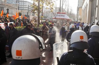 ΜΑΤ και χημικά, η μόνιμη «λύση»