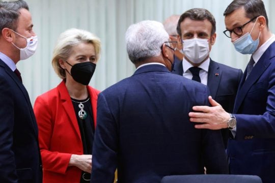 Με το δάχτυλο στις… κυρώσεις η Ε.Ε.
