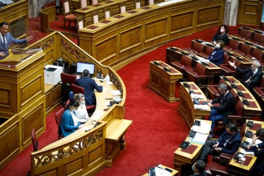 Με τις ψήφους μόνο της Ν.Δ. πέρασε ο αναπτυξιακός νόμος