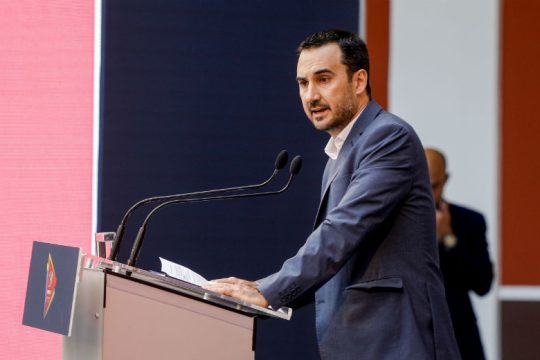 «Η κυβέρνηση ούτε θέλει ούτε μπορεί να αντιμετωπίσει την κρίση»
