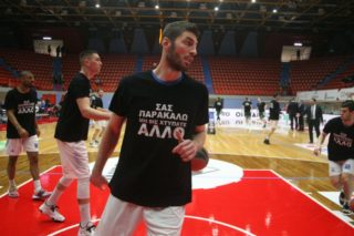 Μη παρακαλώ σας μη, μη με χτυπάτε άλλο