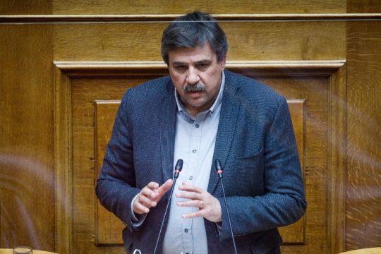 «Χαριστική βολή θα φέρουν στο ΕΣΥ οι απολύσεις 5.000 ανεμβολίαστων υγειονομικών» 