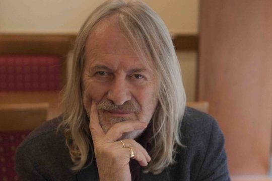 Επιθυμώ να αρθρώσω έναν προσωπικό λόγο…