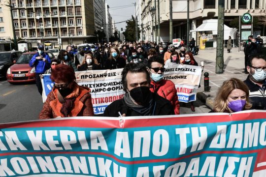 Ο κομματικός στρατός επελαύνει και οι πολίτες ετοιμάζονται για προσφυγές