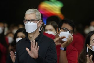 Προκλητικά μπόνους σε τραπεζίτες και σε στελέχη εταιρειών