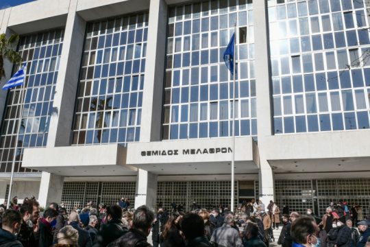 «Το τελευταίο καταφύγιο» βομβαρδίζεται