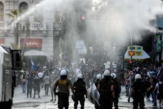 Η Διεθνής Αμνηστία βγάζει… στην αναφορά τις πρακτικές Μητσοτάκη
