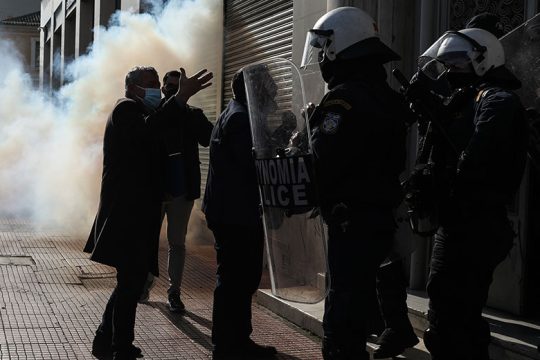 ΠΟΕ-ΟΤΑ: Να δοθεί υλικό από τις κάμερες που κατέγραψαν την άγρια επίθεση των ΜΑΤ