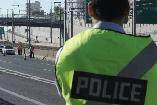 Έφοδος σε γραφείο της Αττικής Οδού