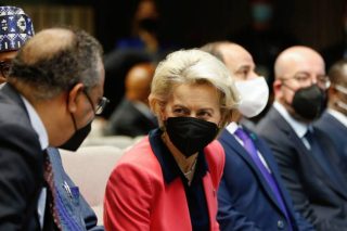 #BrusselsCalling: με το χέρι στην σκανδάλη για Ουκρανία, όχι σε πατέντα εμβολίων για την Αφρική [ Podcast ]