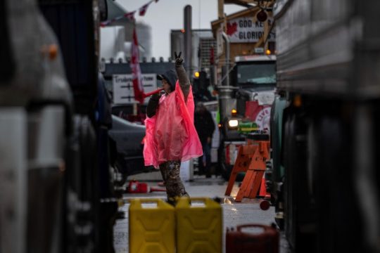 Καναδάς: Έτοιμη να διαλύσει με τη βία η αστυνομία την κινητοποίηση των φορτηγατζήδων