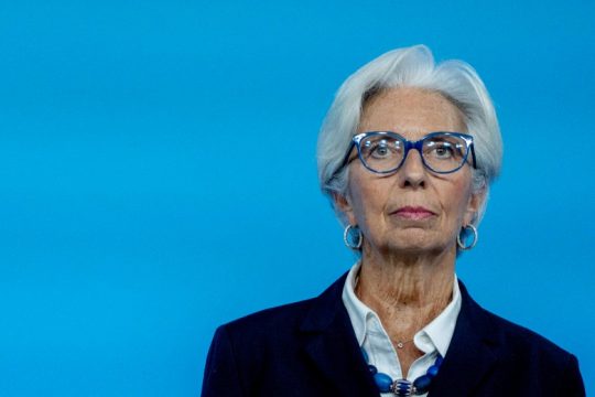 Λαγκάρντ: Ανοικτό το ενδεχόμενο αύξησης των επιτοκίων εντός του 2022