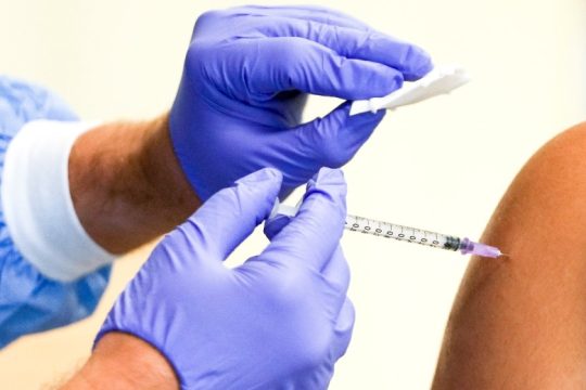 Επιφυλακτικό το ECDC για την αναγκαιότητα ενισχυτικής δόσης σε εφήβους