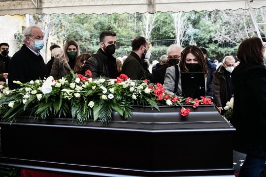 Το ύστατο «αντίο» στον Μίμη Δαρειώτη