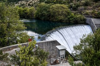 «Νερό» στον μύλο των μπόνους από τη ΔΕΗ