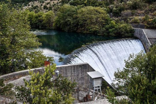 «Νερό» στον μύλο των μπόνους από τη ΔΕΗ