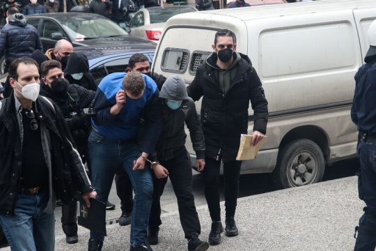 Οι συλλήψεις δεν απαντούν σε όλα τα ερωτήματα για τη δολοφονία του Άλκη