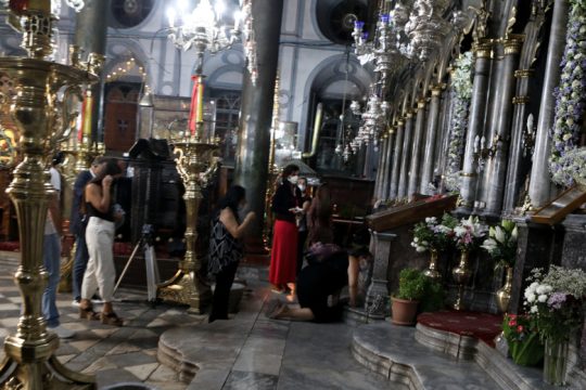 Σε αργία έξι ιερείς στη Μυτιλήνη επειδή αρνούνται να εμβολιαστούν