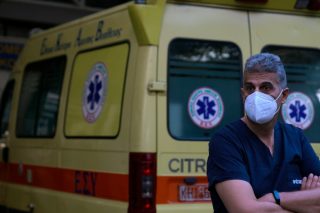 Ήξεις αφήξεις του ΕΜΑ για τους θανάτους στην Ελλάδα