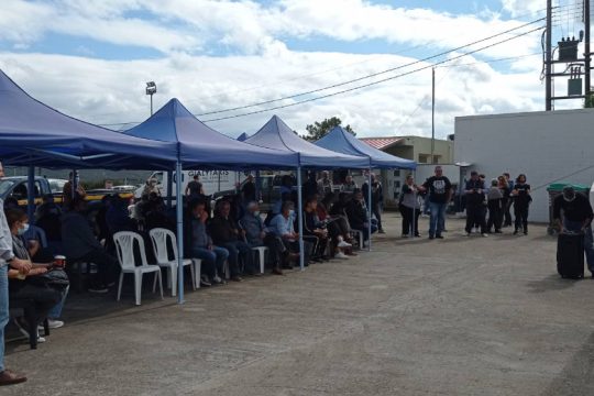 Το κυβερνητικό κλιμάκιο για τους σεισμόπληκτους αγνόησε τους… σεισμόπληκτους