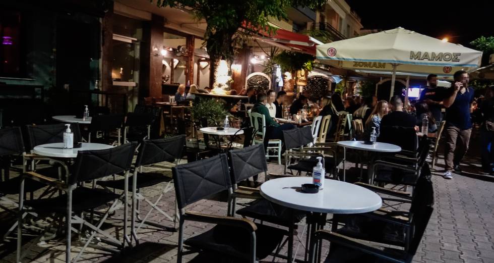 Έσβησαν τα φώτα και άναψαν κεριά καταστηματάρχες σε Πάτρα και Καλαμάτα