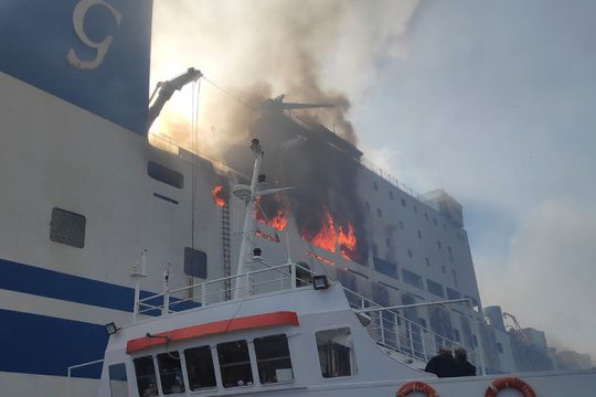Οργή των συγγενών για τη μετακίνηση του πλοίου