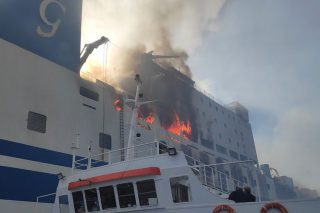 «Euroferry Olympia»: ακόμα αγνοούνται τρεις οδηγοί, έντεκα μέρες μετά τη φωτιά