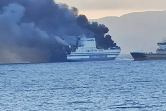 Απεγκλωβίστηκαν ζωντανοί οι δύο οδηγοί – Αγωνία για τους αγνοούμενους στο Εuroferry Olympia