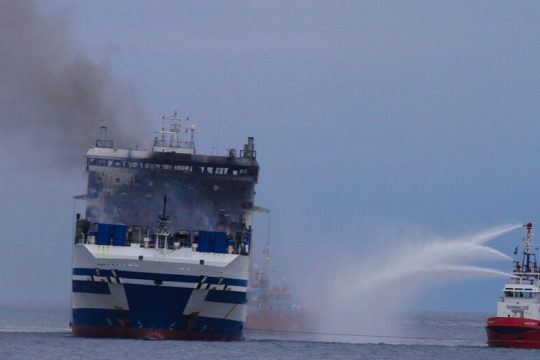 Ερωτήματα για την εκδήλωση και τη γρήγορη επέκταση της φωτιάς