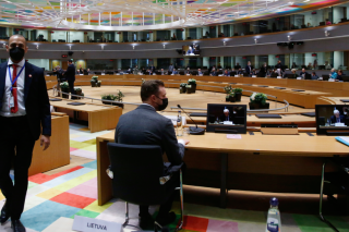 #BrusselsCalling: Η Ευρώπη… πήρε το όπλο της και τι σημαίνουν οι κυρώσεις τελικά; [podcast]