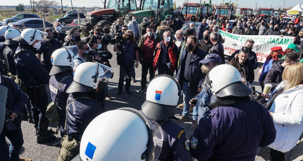 Αγροτικά μπλόκα και σε Ανατολική Θεσσαλονίκη, Αχαΐα και Ηλεία