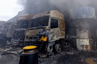 Παλεύουν για σημάδια ζωής μέσα στην κόλαση