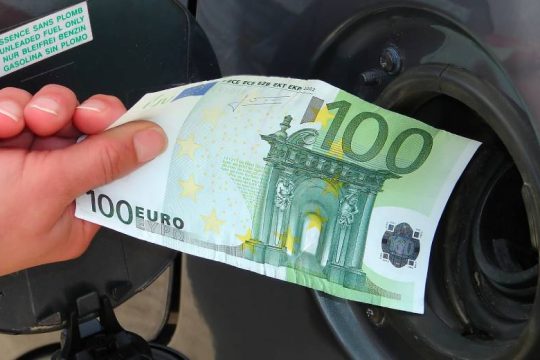 Ράλι ανόδου στις τιμές του πετρελαίου και του φυσικό αερίου