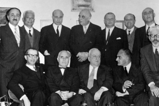 Η λογοτεχνική δεκαετία του ’30: από τη «γενιά» στο «πεδίο»