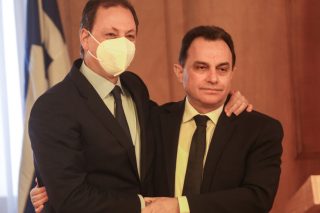 Παράδοση-παραλαβή με σκοπό να πέσουν οι τόνοι