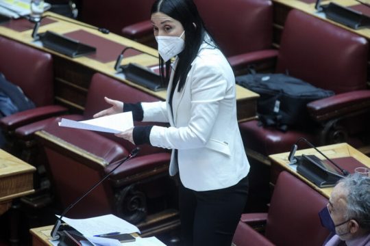 Ισες αποστάσεις, δύσκολες ισορροπίες