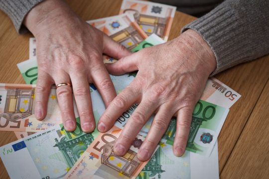 To σχολείο στη δίνη εταιρειών, τραπεζών και πάσης φύσεως ιδιωτών