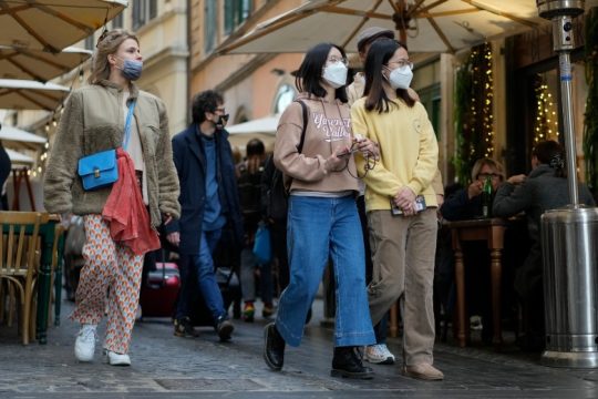 Χωρίς μάσκες σε ανοιχτούς χώρους οι Ιταλοί – Ανοίγουν ξανά ντίσκο και κλαμπ