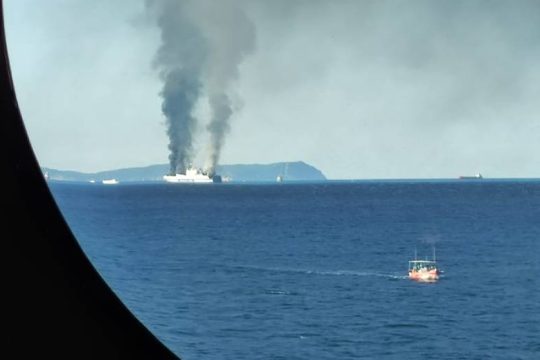Έντεκα αγνοούμενοι και δύο εγκλωβισμένοι μετά τη φωτιά στο Εuroferry Olympia