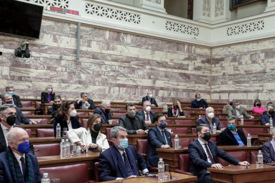 Πολιτικό ταμείο με συν και πλην