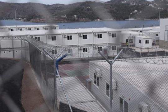 Ξεκινούν με διώξεις οι δομές σε Χίο και Λέσβο