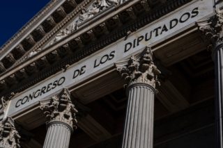 «Πέρασε» η μεταρρύθμιση για τα εργασιακά με θρίλερ