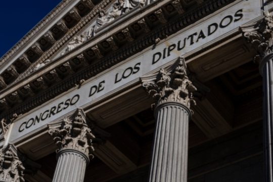 «Πέρασε» η μεταρρύθμιση για τα εργασιακά με θρίλερ