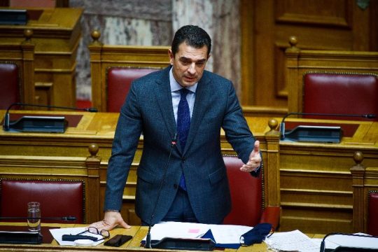 Στο στόχαστρο «γαλάζιων» βουλευτών ο Σκρέκας για την ακρίβεια