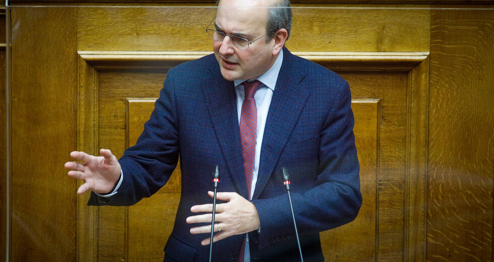 Θυελλώδης σύγκρουση για τον ΕΦΚΑ στη Βουλή
